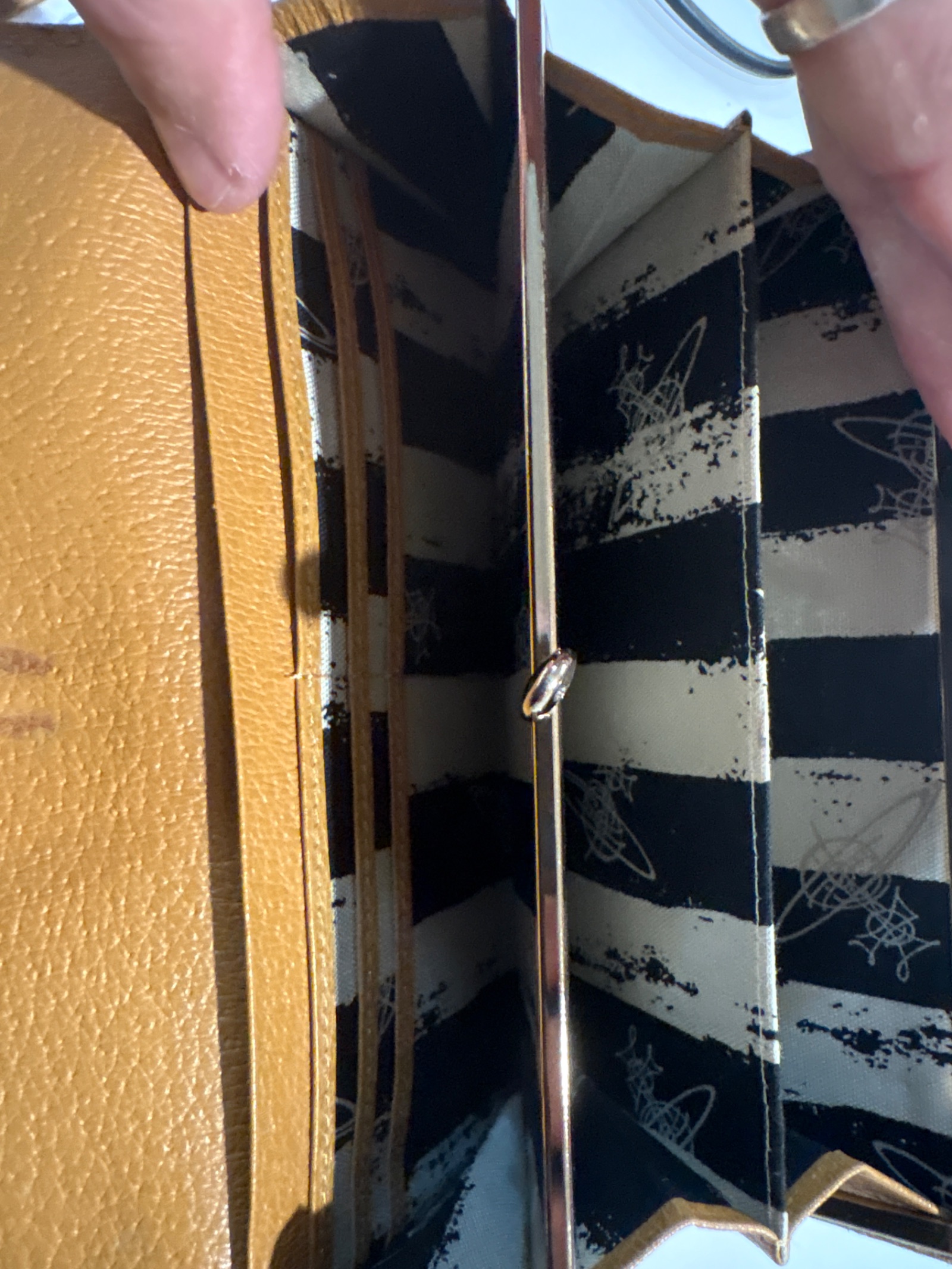 Vivienne Westwood Kiss Lock Wallet in Tan Leather — photo 5