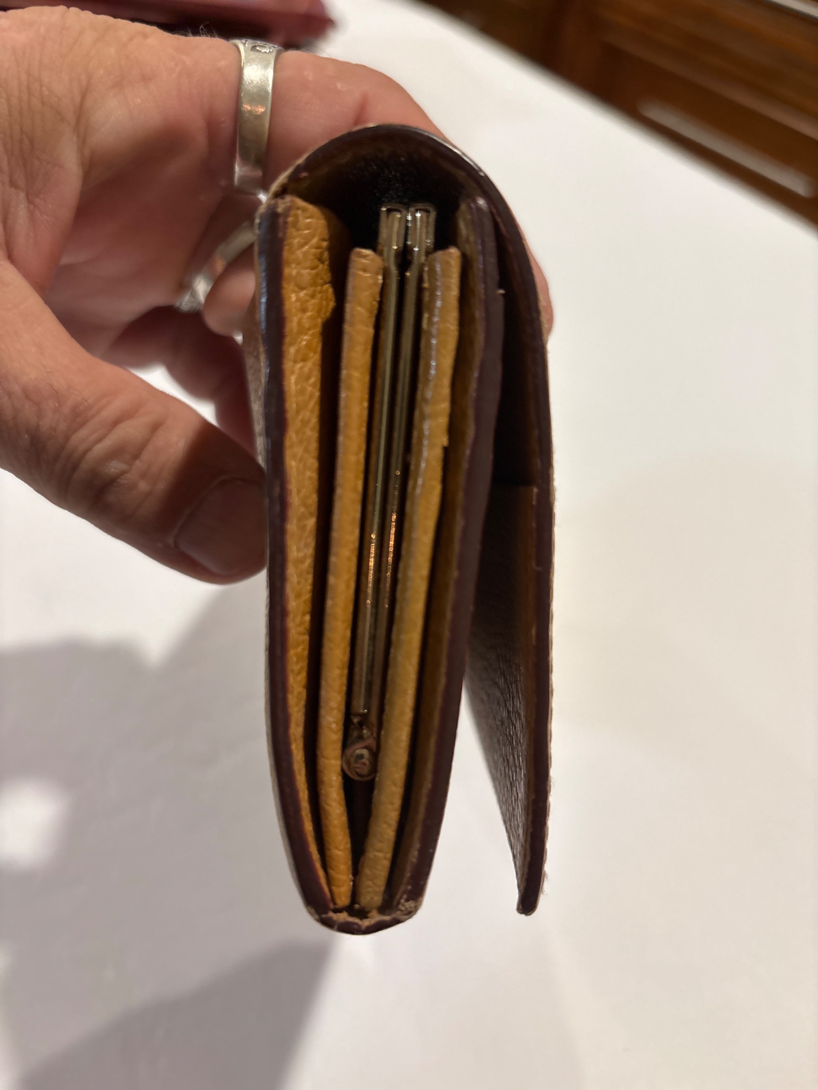 Vivienne Westwood Kiss Lock Wallet in Tan Leather — photo 9