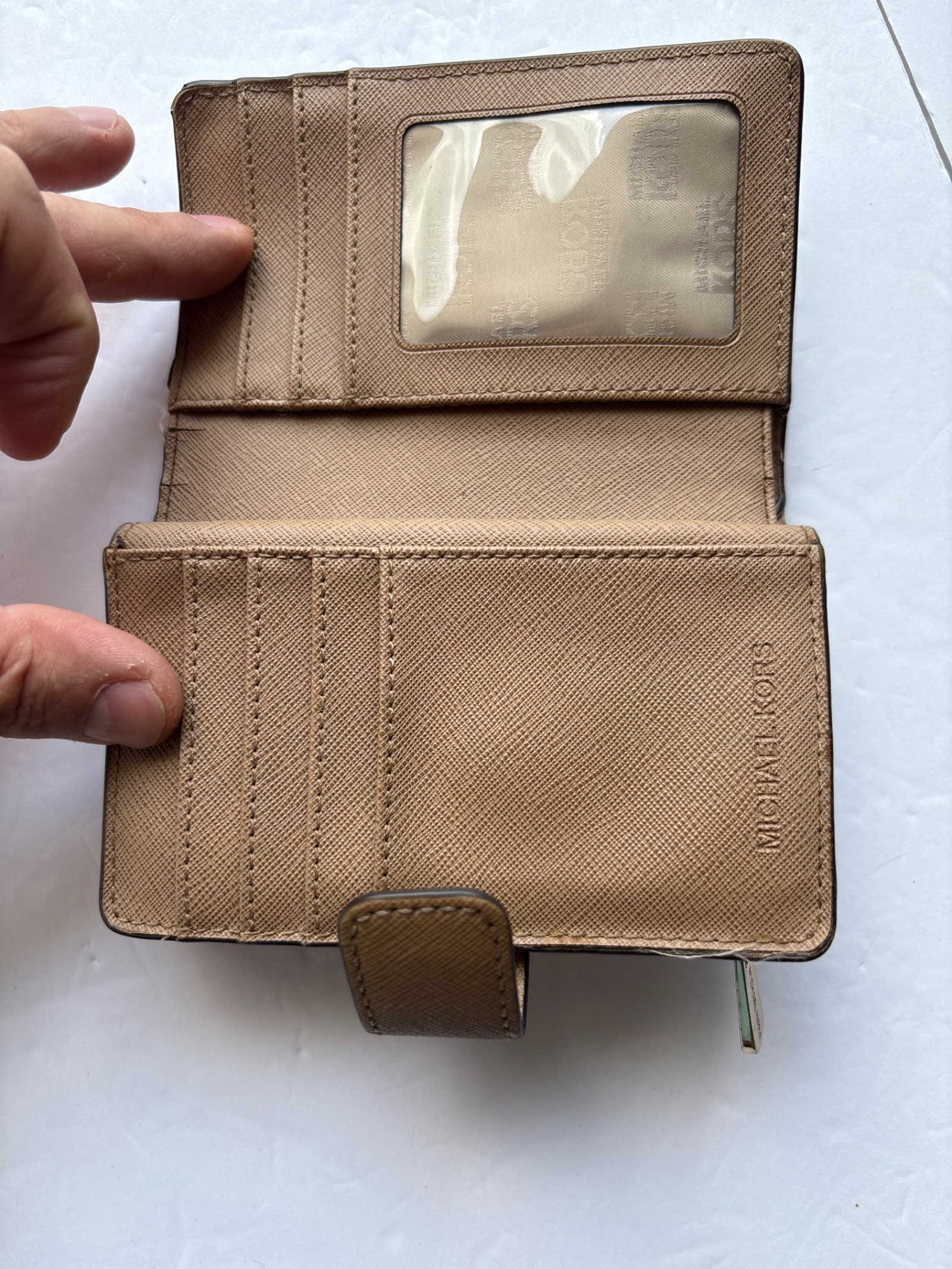 Michael Kors Jet Set Travel Wallet — photo 4