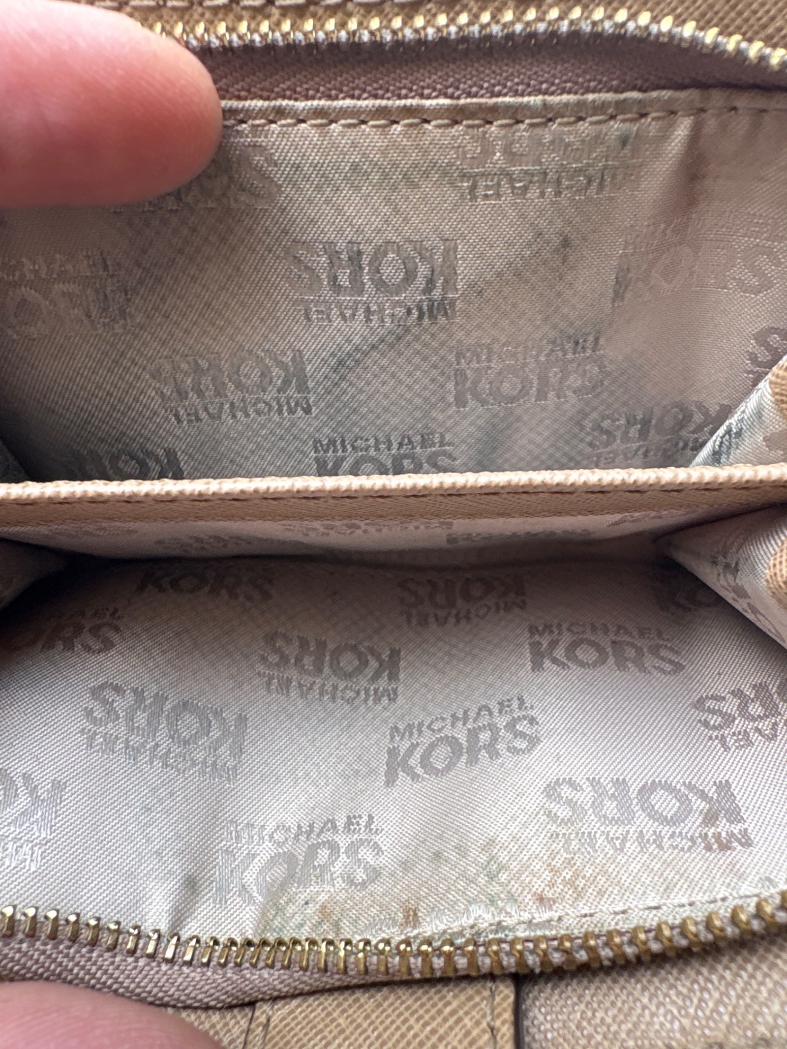 Michael Kors Jet Set Travel Wallet — photo 7