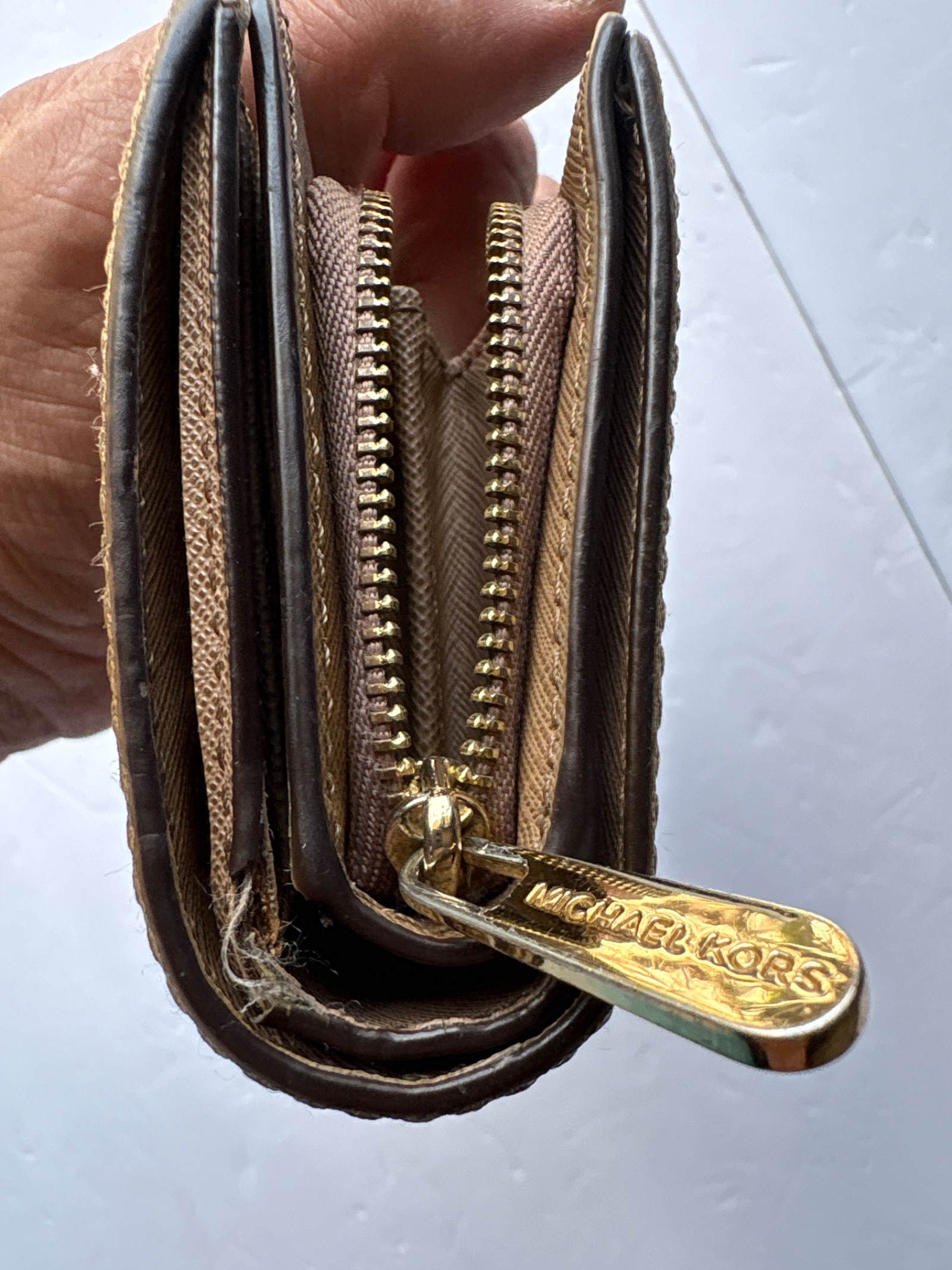 Michael Kors Jet Set Travel Wallet — photo 8