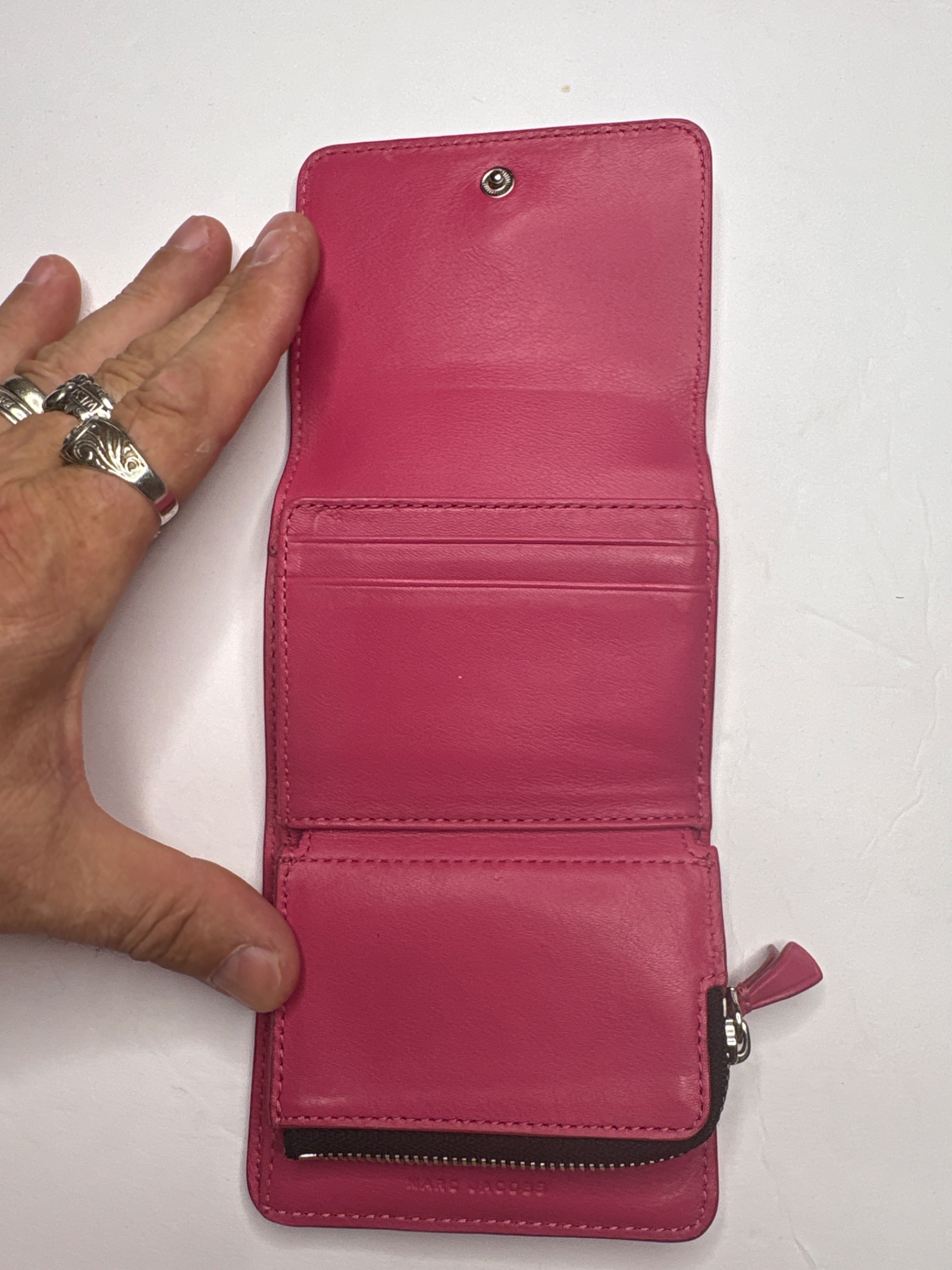 Marc Jacobs Compact Leather Wallet — photo 5