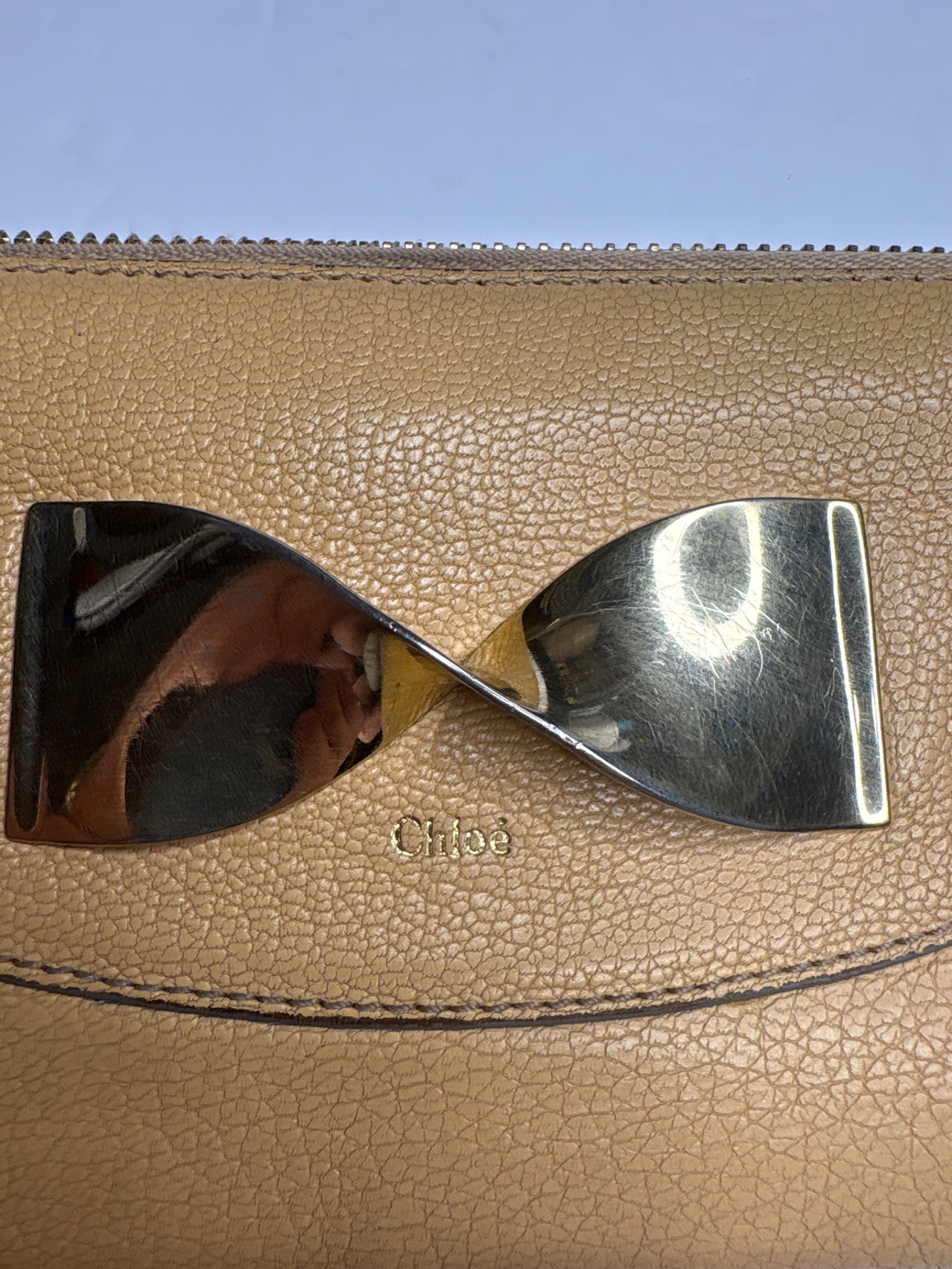 Chloé Bow Detail Long Zipper Wallet in Tan Leather — photo 4