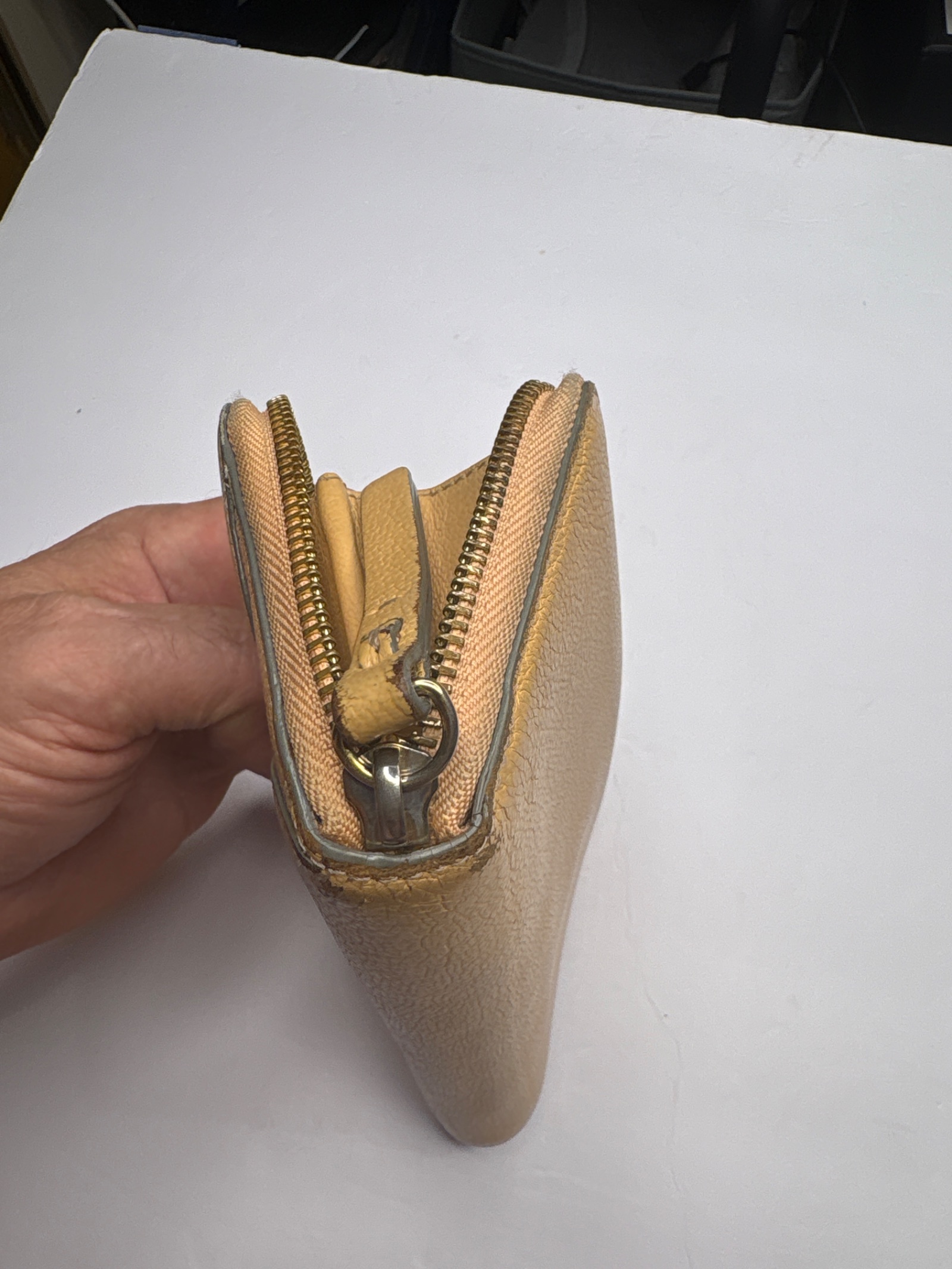 Chloé Bow Detail Long Zipper Wallet in Tan Leather — photo 7